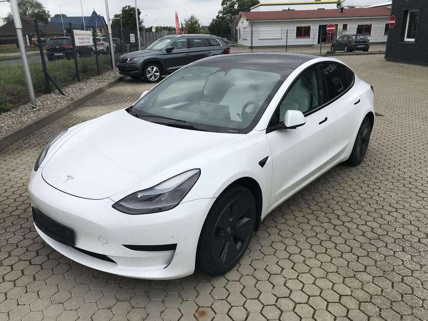 Tesla Model 3 51.550 km 27.989 € Broderstorf 18184