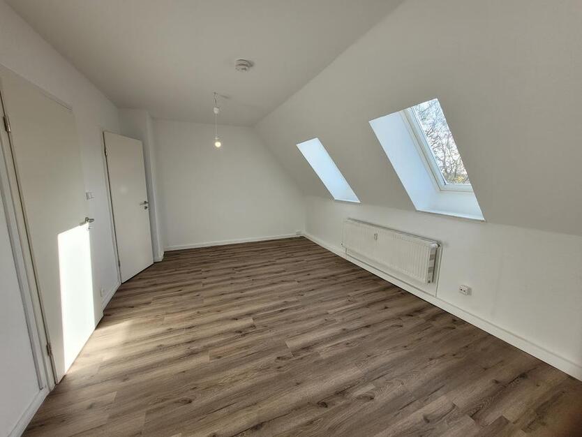 KLEIN-FEIN-MEIN: Duschbad m. Fenster, Laminat, frisch renoviert, dicht bei HRO zimmer