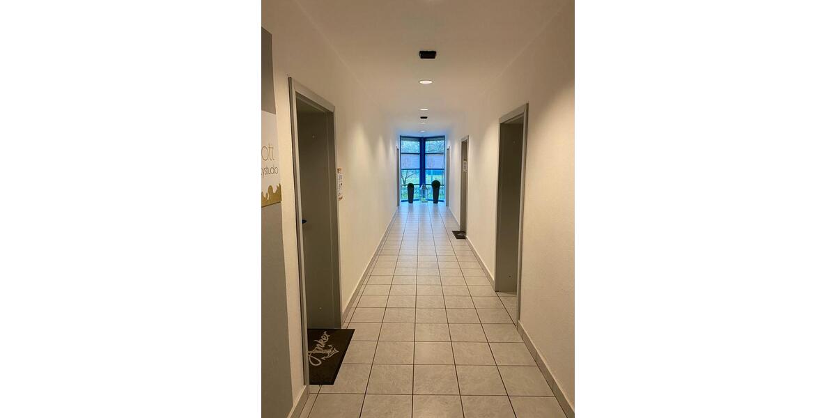 Provfrei: Ebenerd WerkstattLager 275 qm 7€qm Rolltor 18107 HRO zimmer