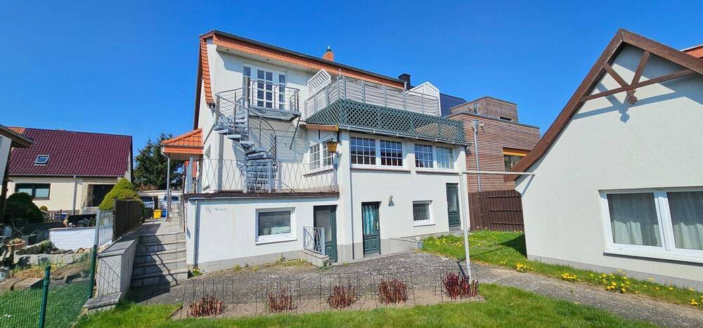 DHH mit 2 WHG, Keller mit TG, Bungalow, Teich, 2 Garagen & Gartenoase in Toplage von Reutershagen