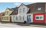 Vermietetes Zweifamilienhaus mit viel Stauraum im Keller
