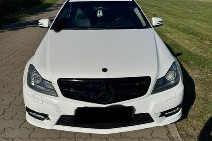 Mercedes-Benz 220 130.781 km 16.000 € Liessow 18299