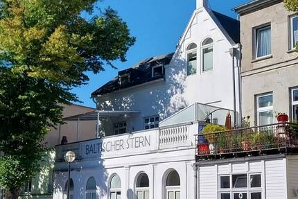 Maritimes Wohnen über den Dächern von Warnemünde - Dachgeschossjuwel mit Galerie *PROVISIONSFREI*