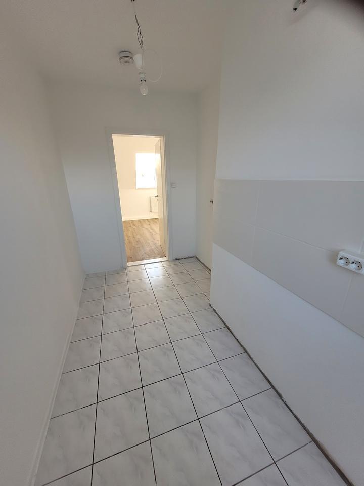 KLEIN-FEIN-MEIN: Duschbad m. Fenster, Laminat, frisch renoviert, dicht bei HRO zimmer