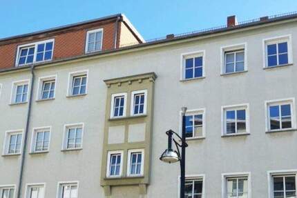 Direkt einziehen! Frisch renovierte kleine 3 Zimmer-Wohnung mit separater Küche und Tageslichtbad 3 zimmer