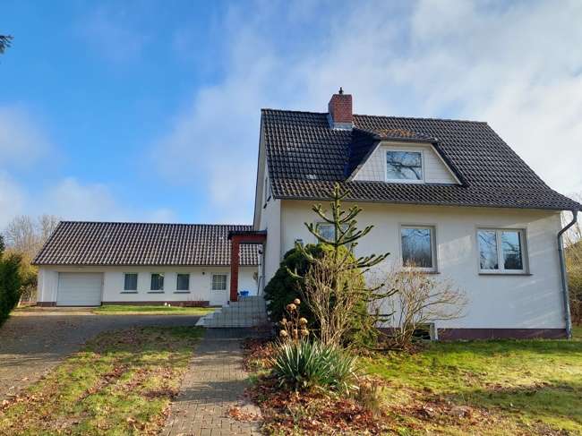 Haus zum Kaufen in Ahrenshagen-Daskow 250.000 € 123 m²