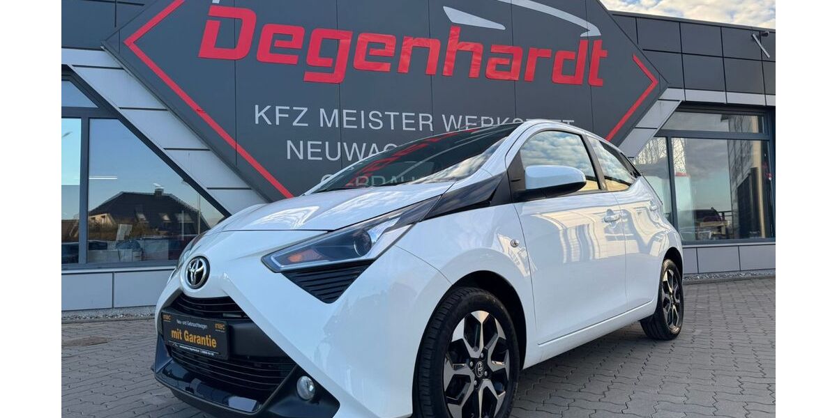Toyota Aygo (X) 54.411 km 12.490 &euro; Mönchhagen 18182