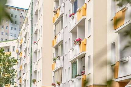 Wohnung zum Mieten in Rostock 438 € 64.84 m² 3 zimmer