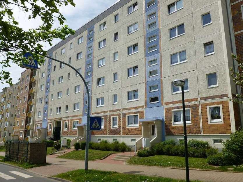 Wohnung zum Mieten in Rostock 345 € 51.03 m²