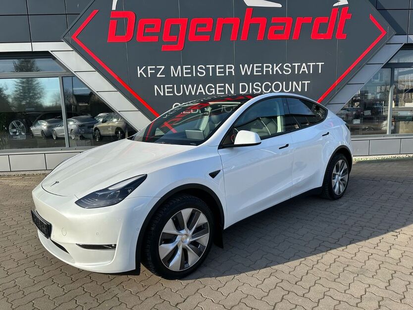Tesla Model Y 56.717 km 35.990 € Mönchhagen 18182