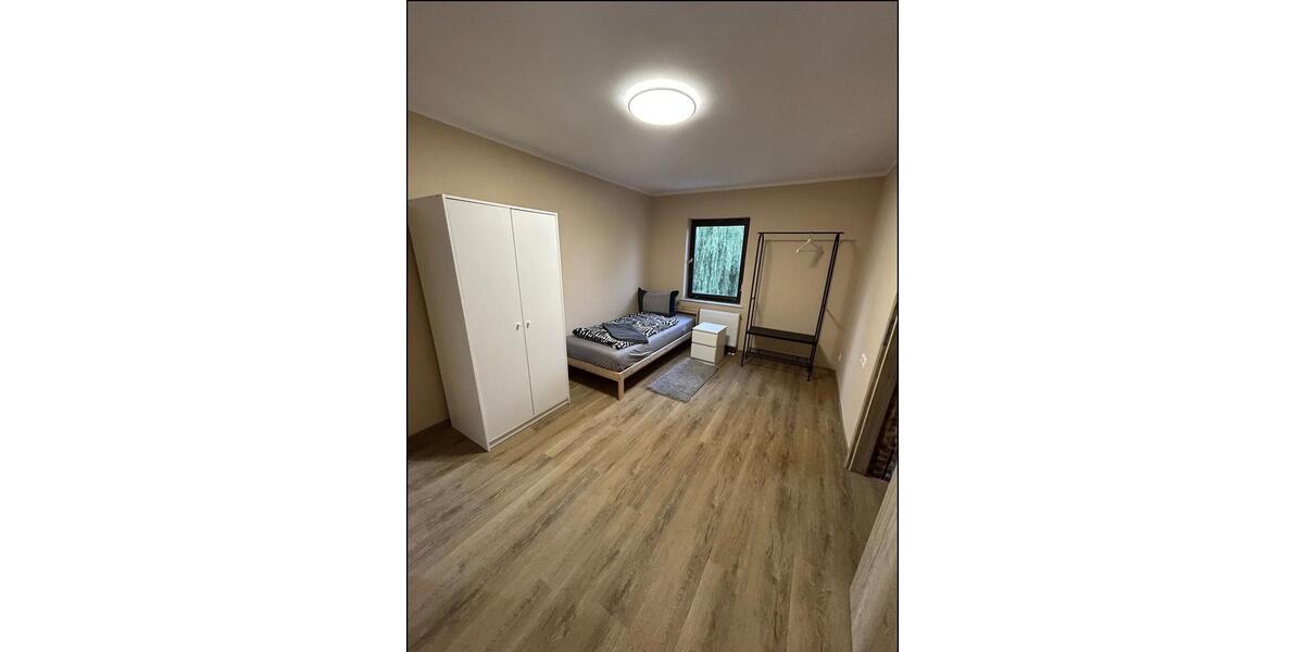 Dachgeschoßwohnung Papendorf - 16 Zimmer, 400 m&sup2;, 23&euro; | Angebot:23391333