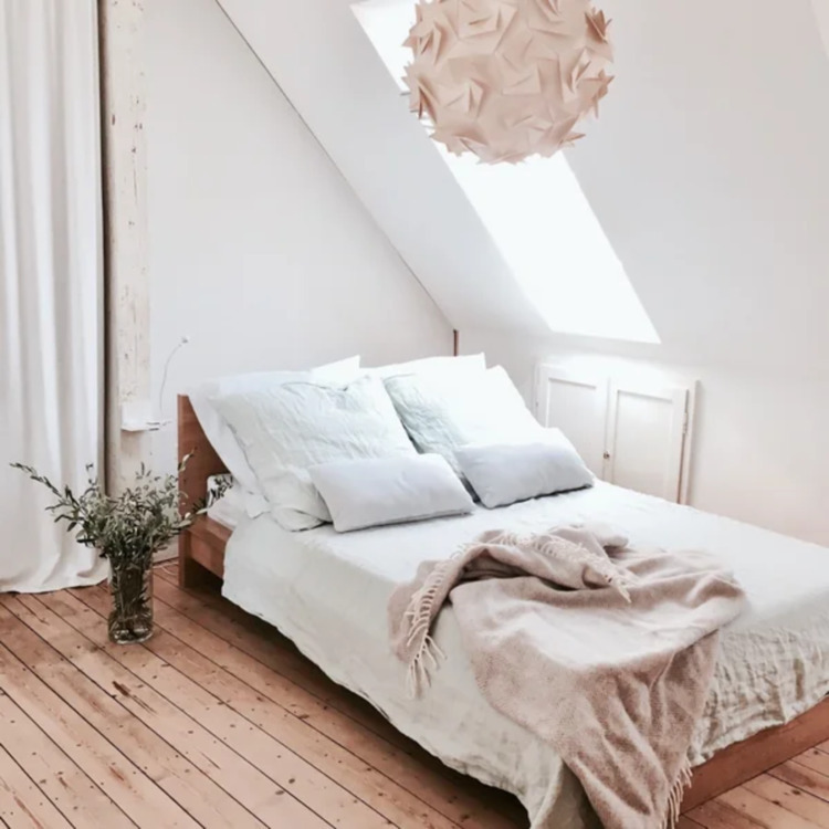Möbliertes WG Zimmer in DG Wohnung - 10 min zu Fuß zum Bahnhof
