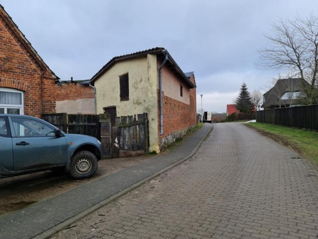 Baugrundstück mit einem alten Wohnhaus zimmer