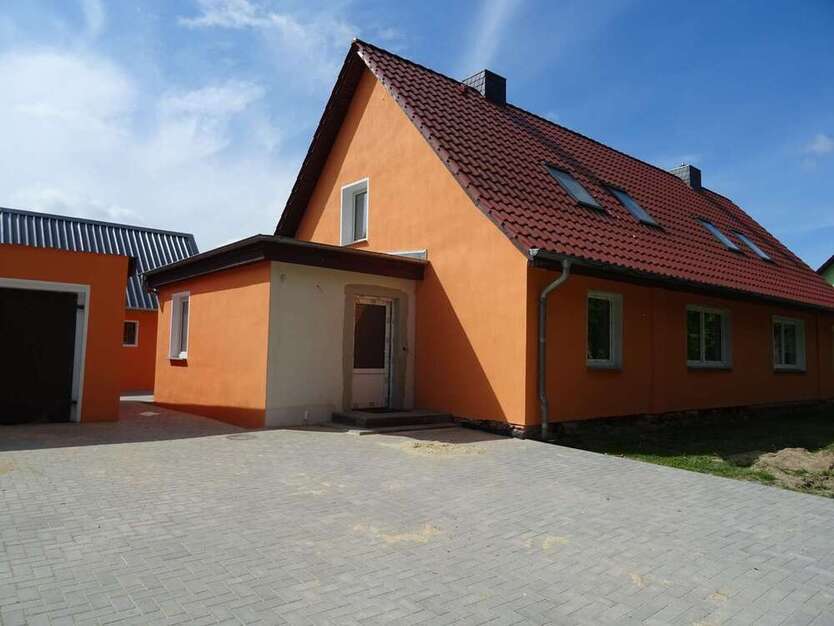 Haus zum Mieten in Laage 1.200 € 100 m²